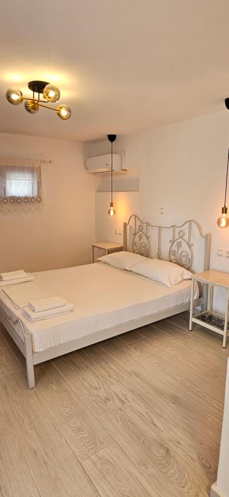 Anamnisi * Adamantas (Milos)